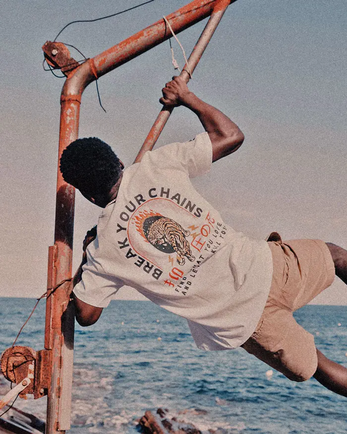 T-SHIRT 'BREAK YOUR CHAINS - VOL. 1' - Image 5